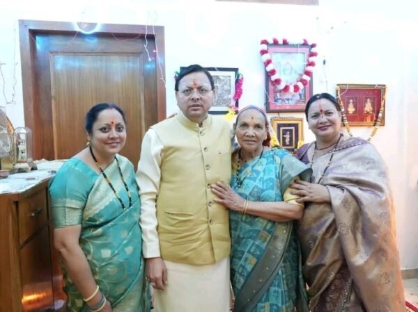 मुख्यमंत्री धामी ने खटीमा में मनाया भैया दूज का पावन पर्व