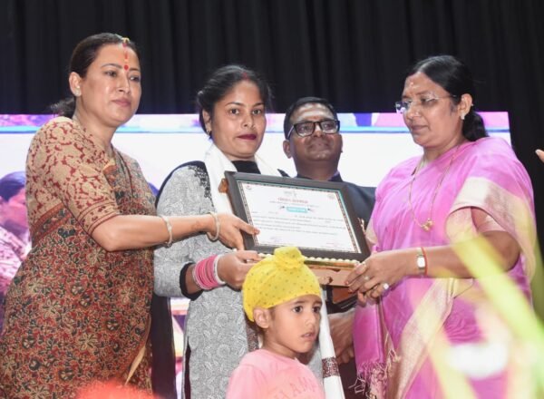 आठवें राष्ट्रीय पोषण महा समापन समारोह में शामिल हुई केंद्रीय महिला एवं बाल विकास राज्य मंत्री सावित्री ठाकुर 