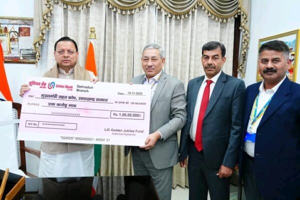 मुख्यमंत्री आवास पर मुख्यमंत्री धामी से LIC के वरिष्ठ अधिकारियों ने की शिष्टाचार भेंट 