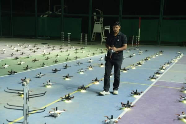 उत्तराखंड की स्थापना की रजत जयंती पर 300 से अधिक ड्रोन ने देहरादून के आकाश को किया रोशन