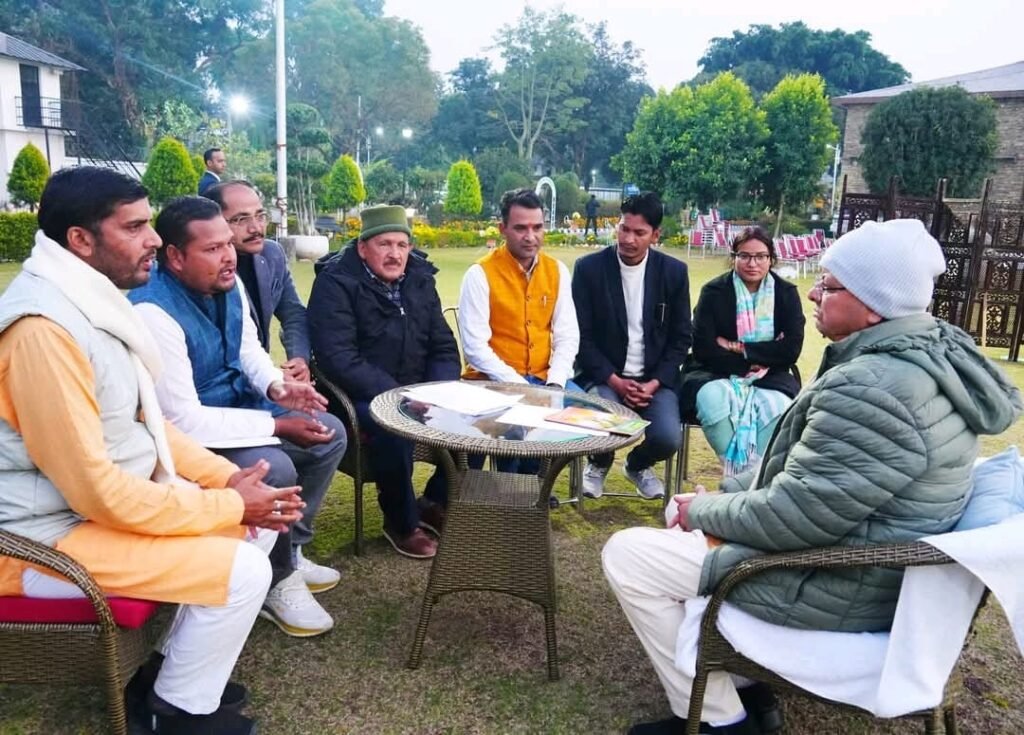 घनसाली क्षेत्र के प्रतिनिधिमंडल ने पिलखी स्वास्थ्य केंद की सेवाओं के उन्नयन को मुख्यमंत्री धामी से की मुलाकात