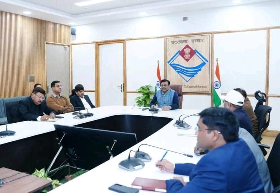 मुख्य सचिव आनन्द बर्द्धन ने जिलाधिकारियों के साथ की वर्चुअल बैठक