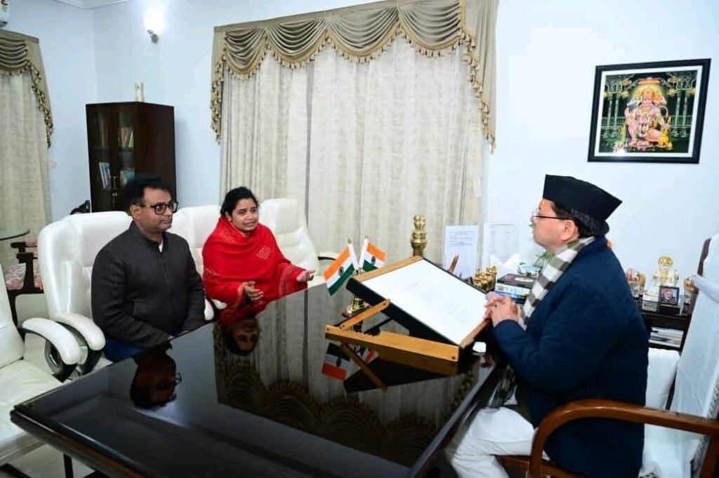 दिवंगत पत्रकार पंकज मिश्रा के परिजनों ने मुख्यमंत्री धामी से की मुलाकात