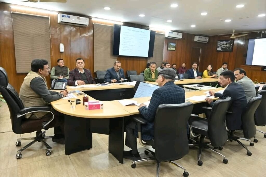 मुख्य सचिव आनन्द बर्द्धन ने सेवा का अधिकार के अंतर्गत सेवाओं की करी समीक्षा 