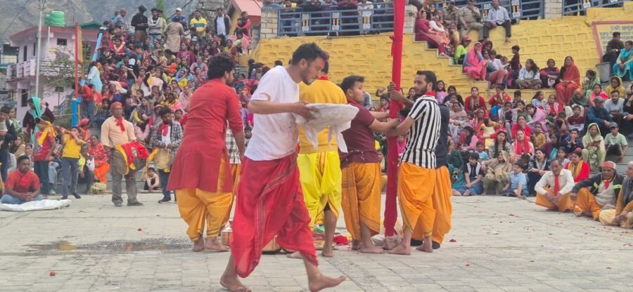 ज्योतिर्मठ में हर्षोल्लास के साथ संपन्न हुआ पौराणिक तिमुंडिया मेला