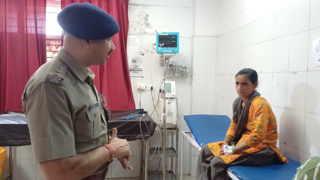 कोटद्वार : घास काटने गई महिला पर गुलदार का हमला, ग्रामीणों की सतर्कता से बची जान